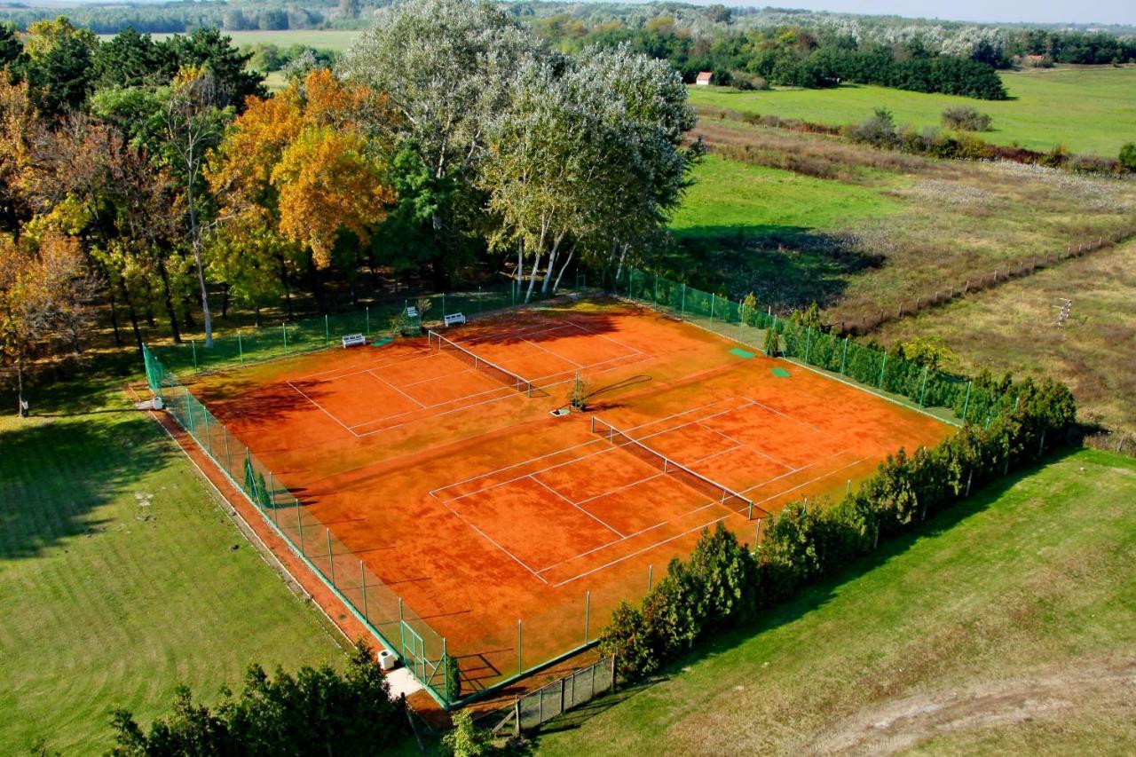 Hotel Villa Majur Subotica Dış mekan fotoğraf